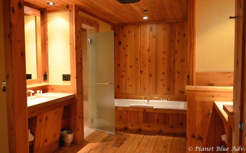 The bathroom at the Rainbow Ranch Lodge, Montana