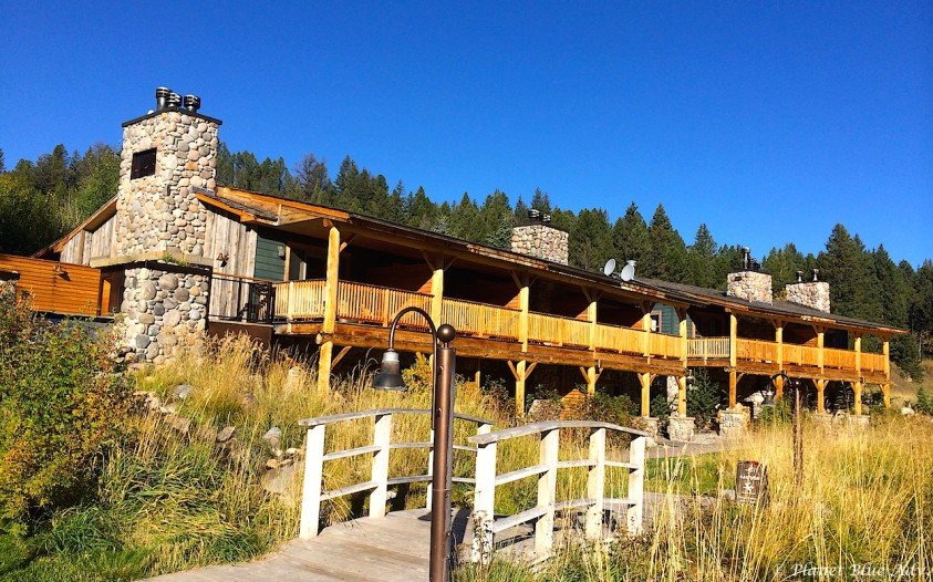 Rainbow Ranch Lodge: Rugged West Meets Classic Elegance